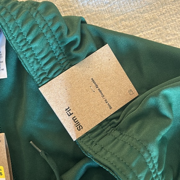 NWT Nike Slim Fit green shorts - Picture 3 of 4